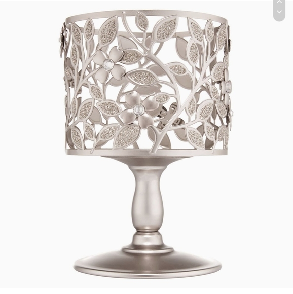 Bath &vBody Works DogwoodPedestal 3-Wick Candle Holder - Picture 1 of 4